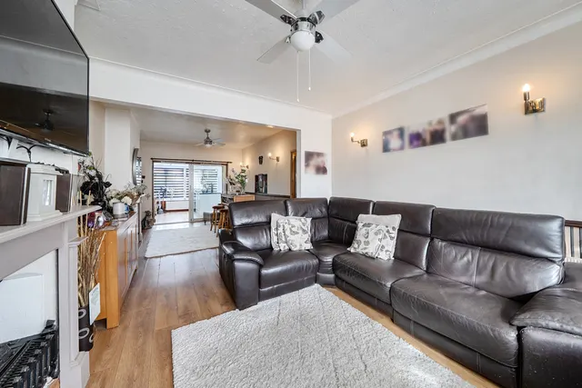 Victoria Road, Ruislip, HA4, photo 2
