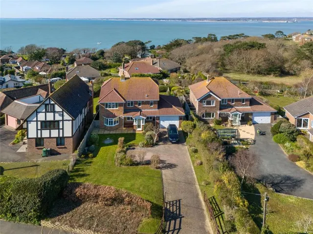 Church Hill, Totland Bay, PO39, photo 1