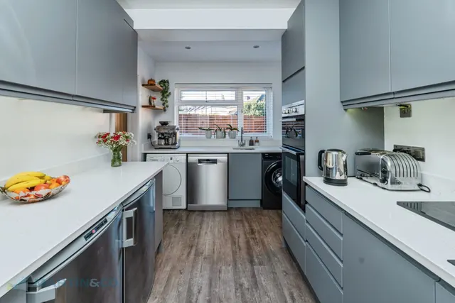 Knaphill, Woking, GU21, photo 2