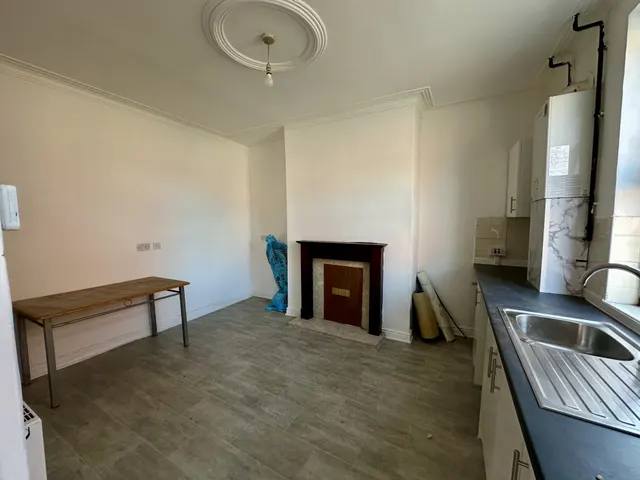 Crosby Road, LS11, photo 3