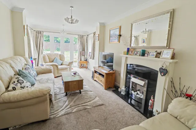 Lime Tree Avenue, Long Stratton, photo 3