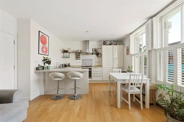 Northcote Road, London, SW11, photo 1