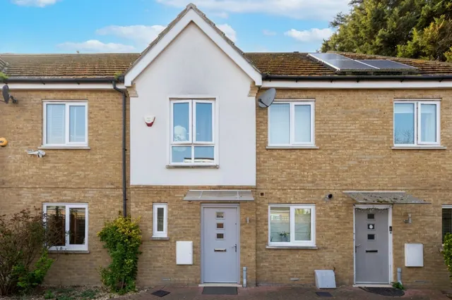 Romford, RM6, photo 1