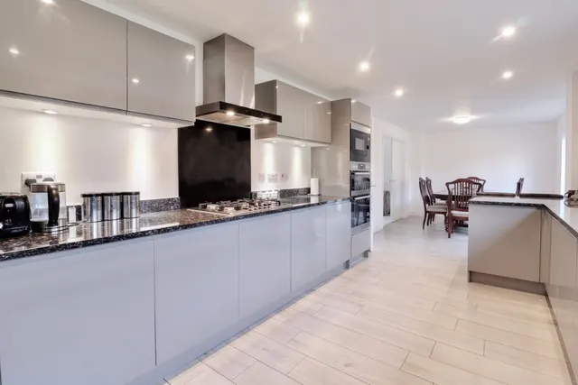 Dalby Court, Bramhope, LS16, photo 2