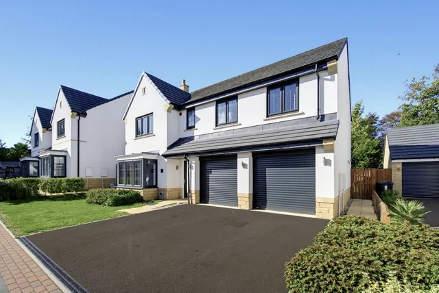 Dalby Court, Bramhope, LS16, photo 1