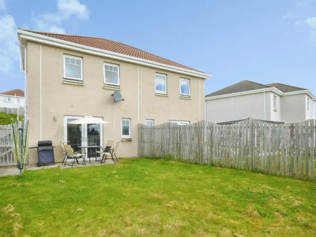 Hawthorn Grove, Dunfermline, KY12, photo 3