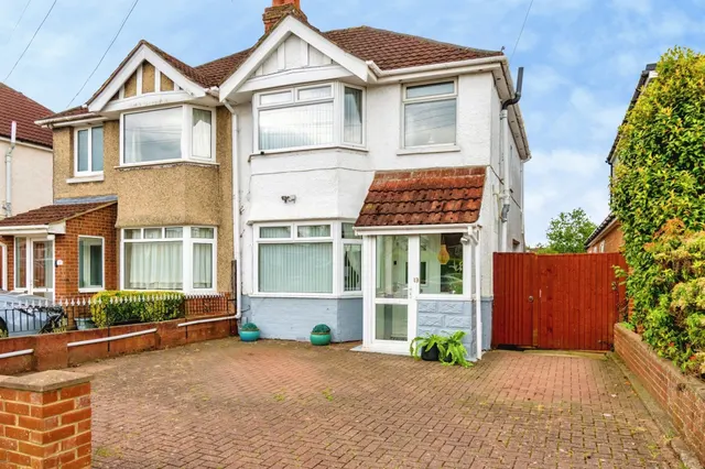 Crabwood Road, Southampton, photo 1