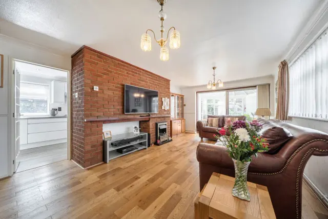 Photo 3 — Frensham Drive, Bletchley, Milton Keynes, Buckinghamshire, MK2 3AP