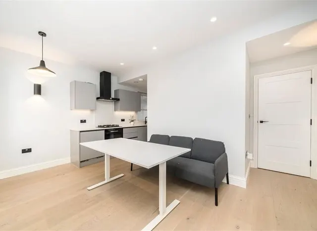 Shaftesbury Avenue, Fitzrovia & Covent Garden, W1D, photo 2