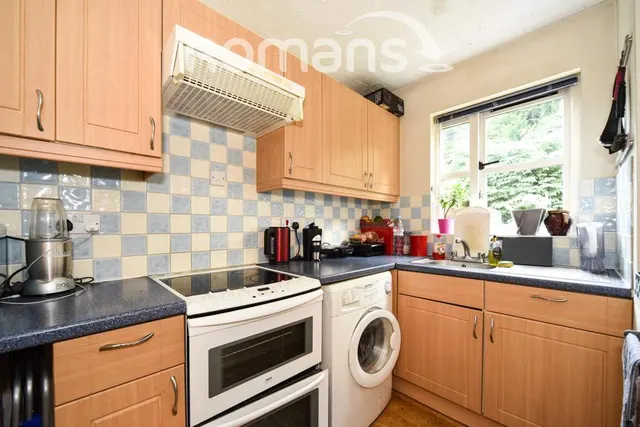All Saints Close, Wokingham, RG40, photo 3