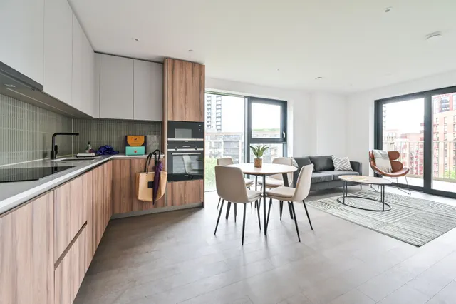 Photo 2 — 803 Hawksbury Heights, 11 Hewson Way, London