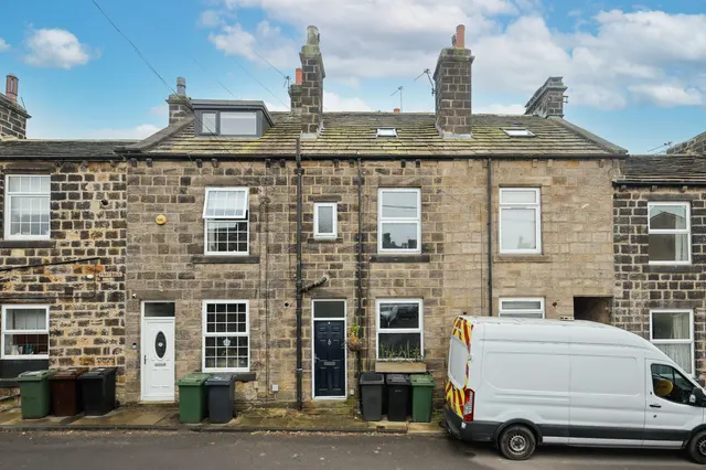 Football, Yeadon, LS19, photo 1