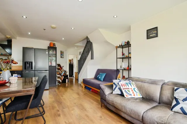 Sparrows Herne, Bushey, WD23, photo 1
