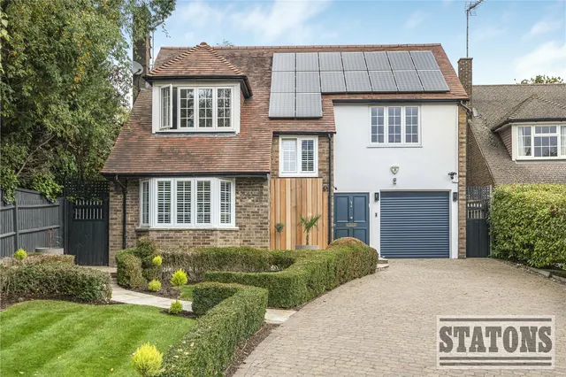 Helena Close, Hadley Wood, EN4 0JA, photo 1