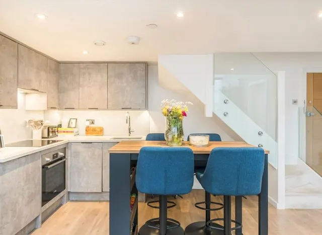Kingston Road, Wimbledon, SW20, photo 3