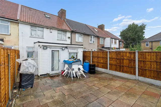 Photo 2 — Parsloes Avenue, Dagenham, RM9