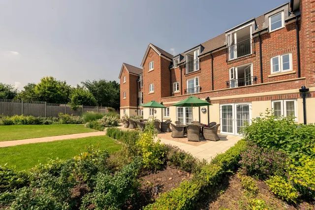 London Road, Knebworth, SG3, photo 1