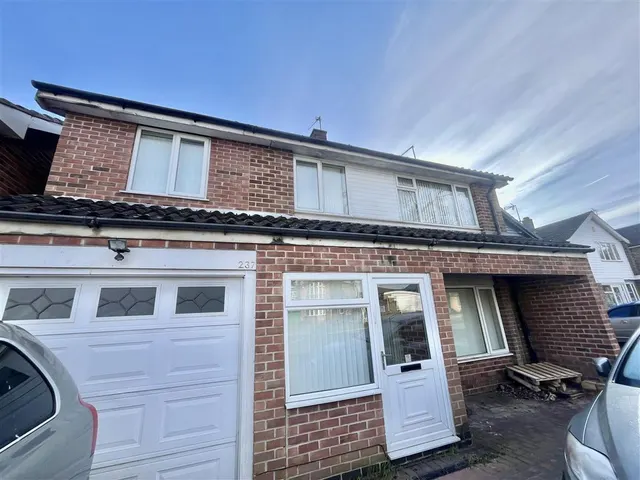 Bramcote Lane, Nottingham, NG8, photo 1
