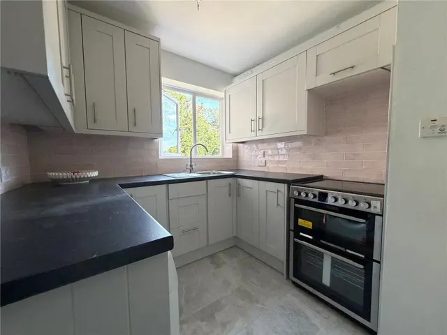 Cedar Drive, Ascot, SL5, photo 2