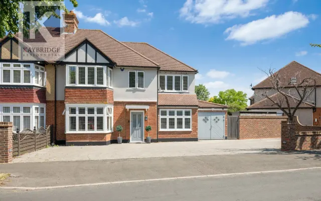 Wickham Avenue, Cheam, SM3, photo 1