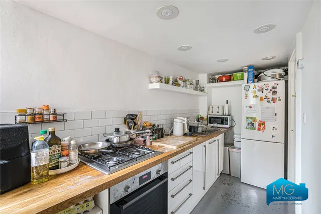 Haslemere Road, London, N8, photo 3