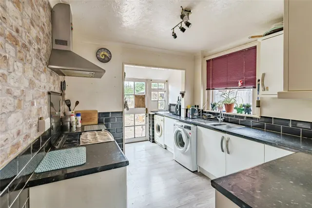 Upper Yarborough Road, East Cowes, PO32, photo 3