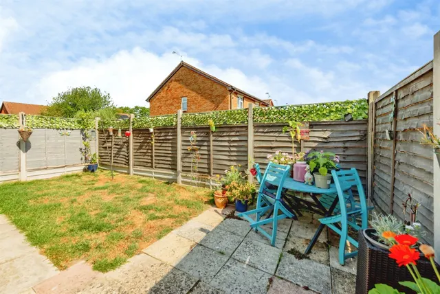 Photo 2 — St. Aubin Close, Crawley