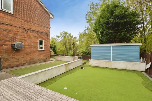Photo 3 — Lincoln Close, ASHTON-UNDER-LYNE, Lancashire, OL6
