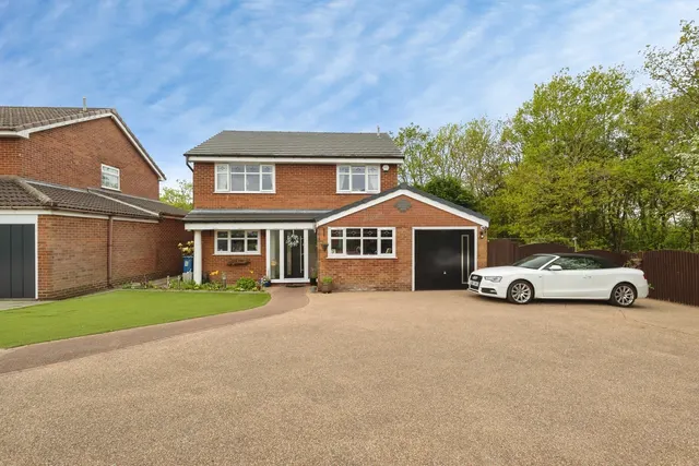 Lincoln Close, ASHTON-UNDER-LYNE, Lancashire, OL6, photo 1