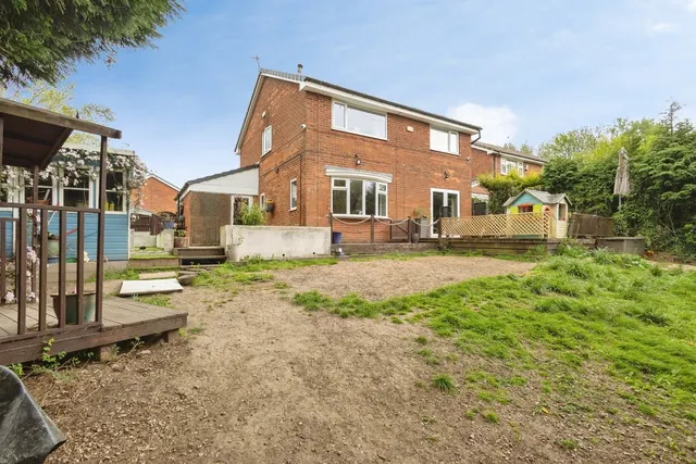 Photo 2 — Lincoln Close, ASHTON-UNDER-LYNE, Lancashire, OL6