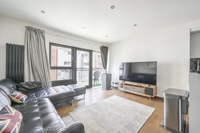 Photo 3 — 24 Hutchings Wharf, 1 Hutchings Street, London