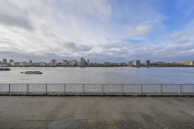 Photo 2 — 24 Hutchings Wharf, 1 Hutchings Street, London