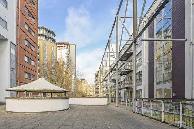24 Hutchings Wharf, 1 Hutchings Street, London, photo 1