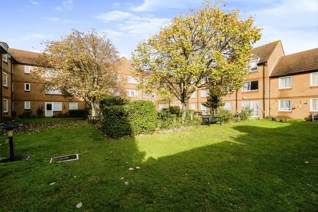 Beehive Lane, Ilford, IG4, photo 2