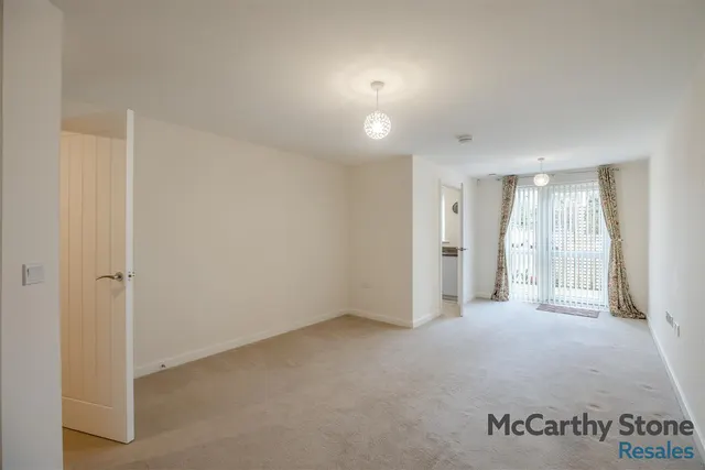 Hooton Road, Willaston, CH64, photo 3