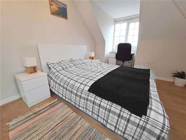 Queen Eleanors Road, Guildford, GU2, photo 2