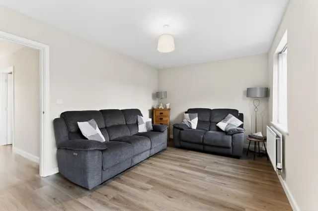 Pasteur Avenue, Faygate, RH12, photo 2