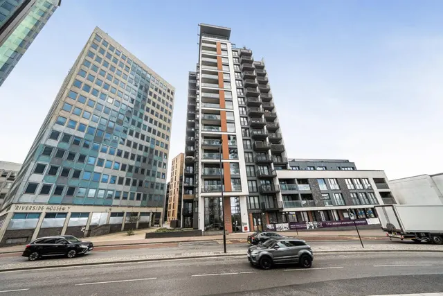 Woolwich High Street, SE18, photo 1