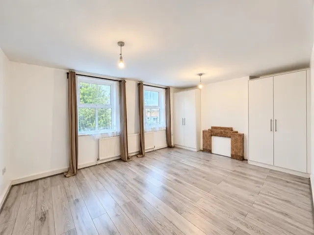 bed Apartment To LetLower Mortlake Road, Richmond, TW9, photo 2