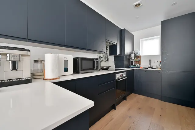 Photo 2 — 23 Deckle Avenue, Watford