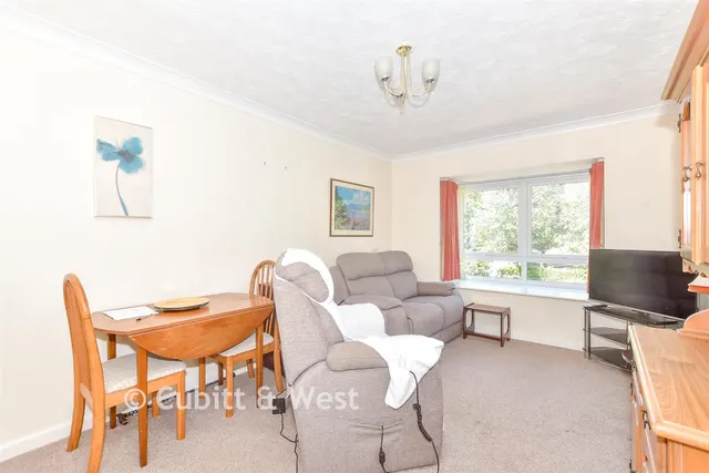 Horndean Road, Emsworth, PO10, photo 2