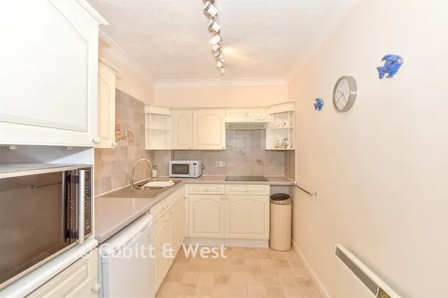 Horndean Road, Emsworth, PO10, photo 3