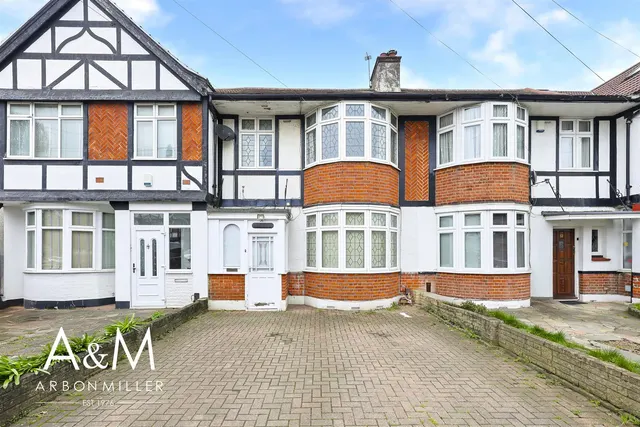 Fullwell Avenue, Barkingside, Essex, Ilford, IG62HJ, photo 1