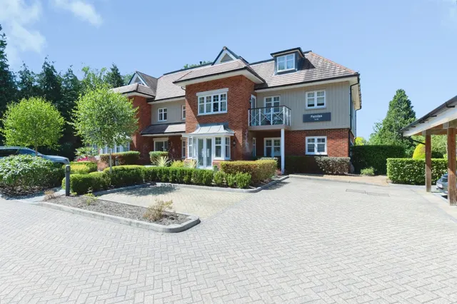 Golf Links Road, Ferndown, photo 1