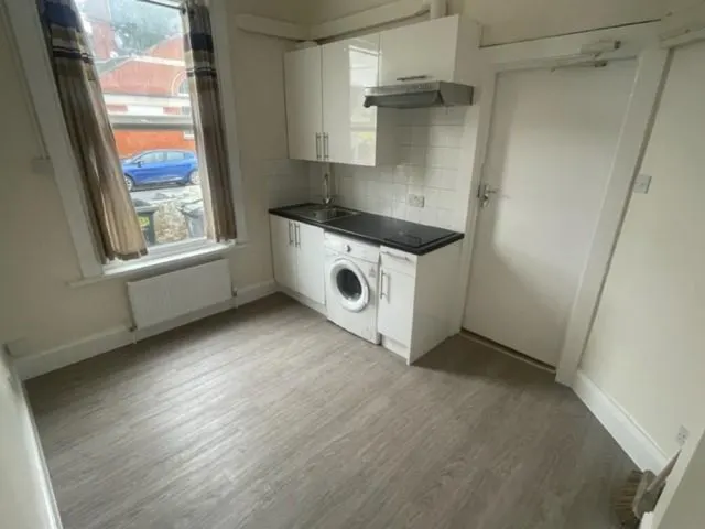 Moorefield Road, Tottenham, photo 1