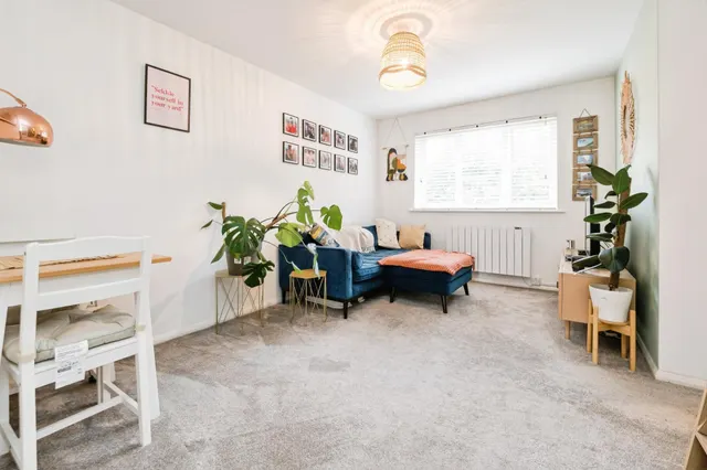 Greenacre Gardens, London, E17, photo 1