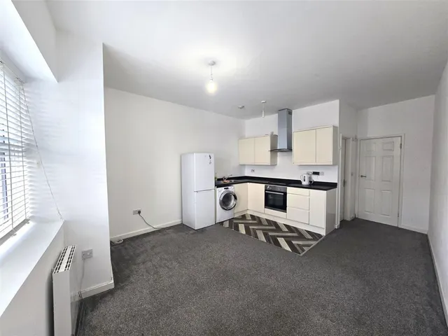 Queens Road, Aldershot, GU11, photo 2