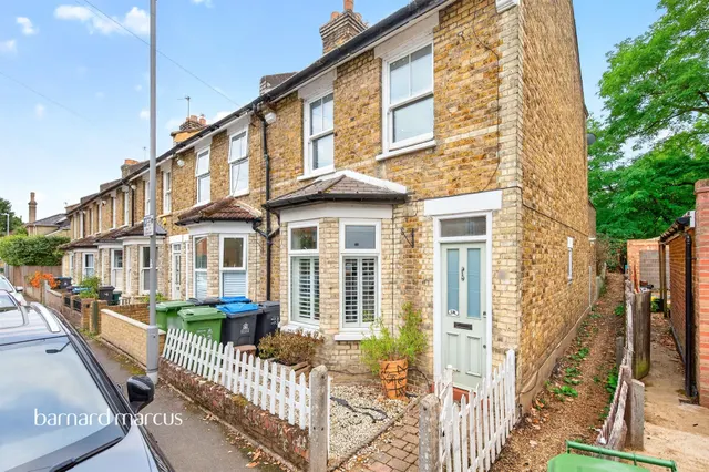 King Charles Crescent, Surbiton, photo 1