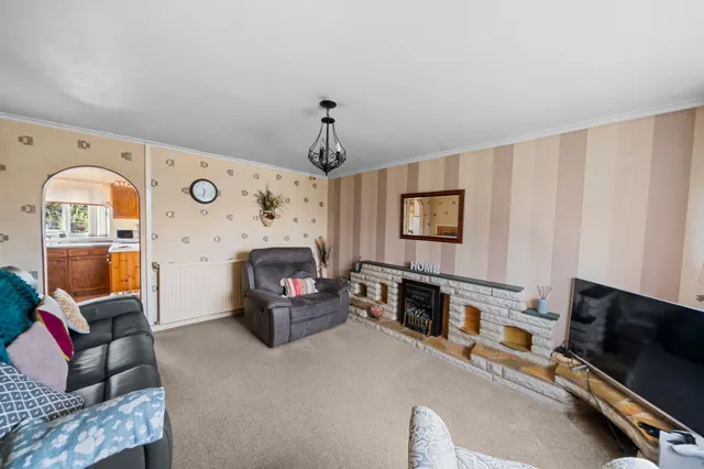 Photo 2 — Stratton Drive, Platt Bridge, Wigan, Wigan, WN2 5HR