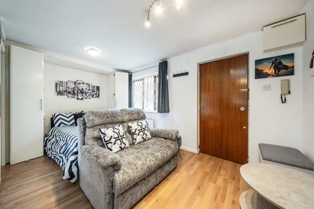 Wilkinson Way, W4, photo 3